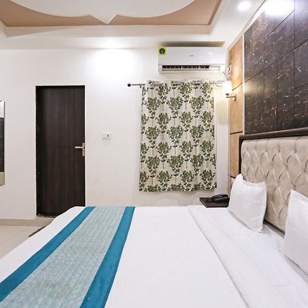 Aero Home Stay- Bed & Breakfast Neu-Delhi Exterior foto